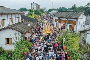 偶像、光辉、自由人！拜仁发文回顾“足球皇帝”贝肯鲍尔职业生涯